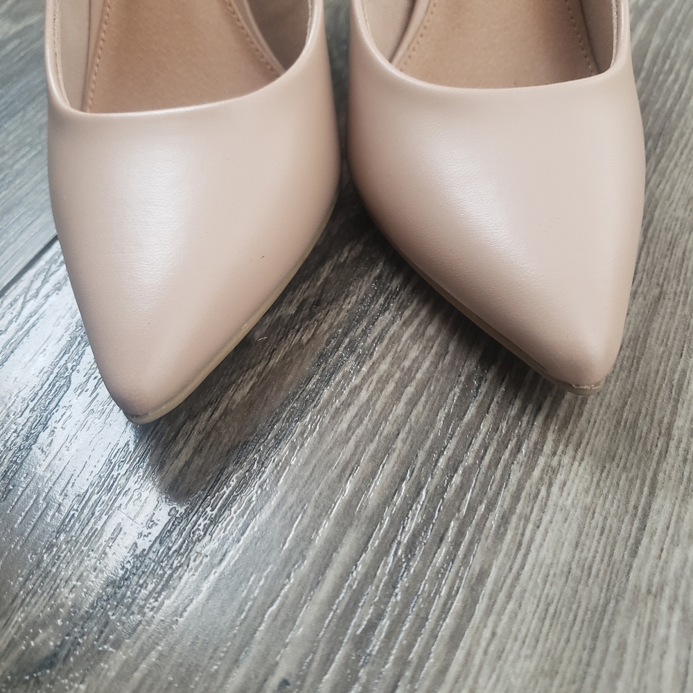 Nude Pumps - Picture 2 of 6